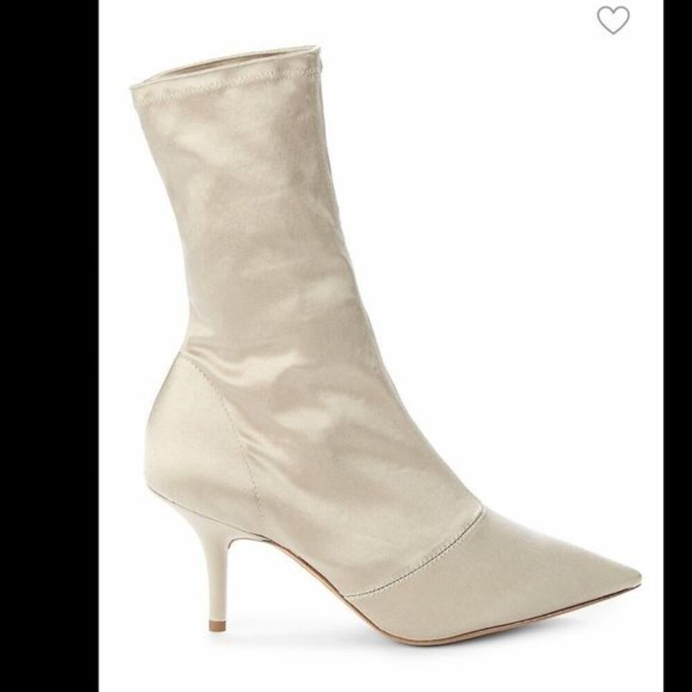 YEEZY
Point-Toe Sock Boots